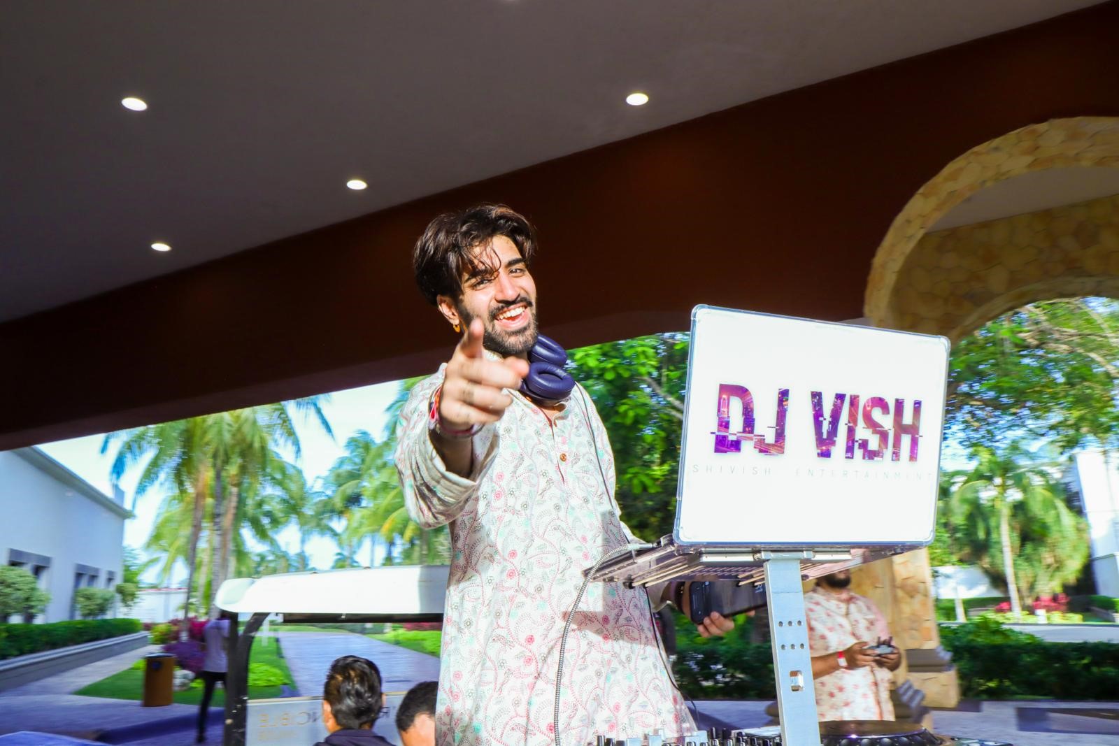 Price V.s. Experience: What really matters when choosing a weddinG dj