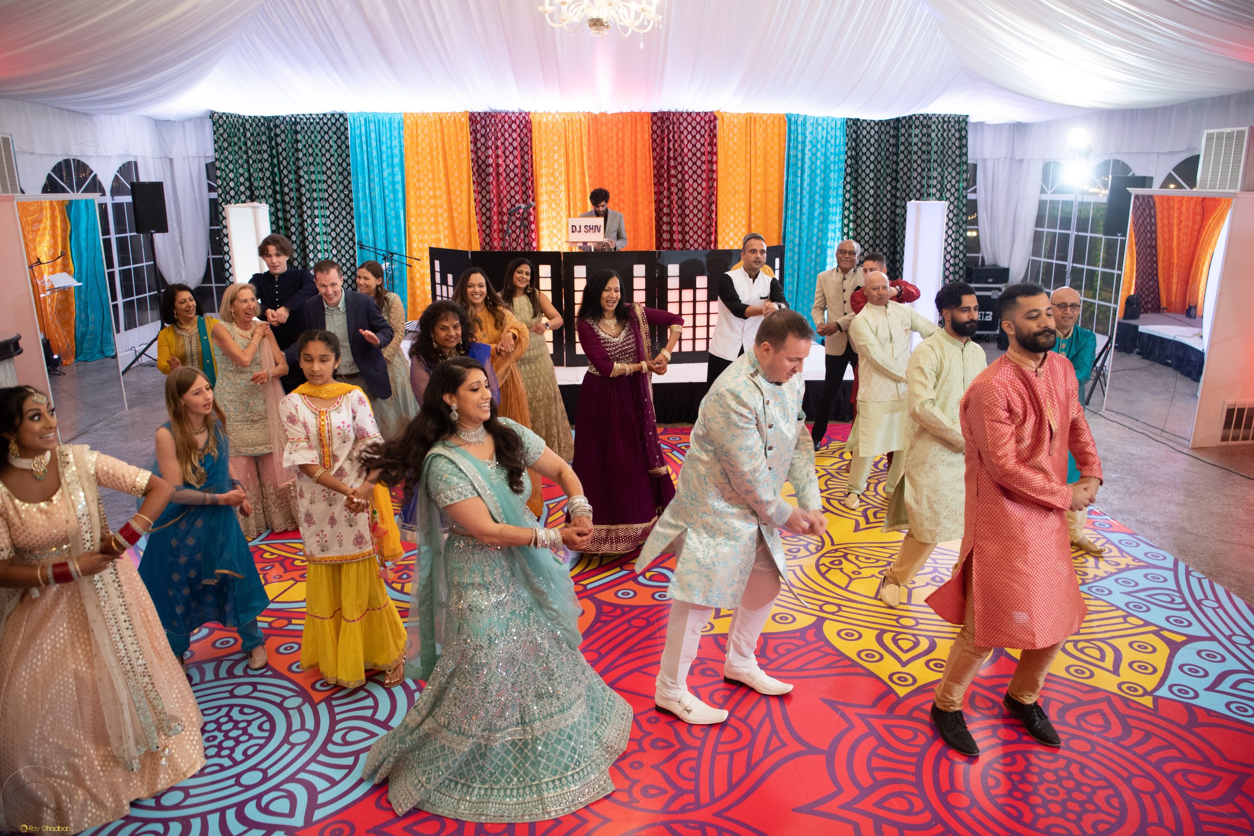 What Makes a Great Wedding DJ: The Secret to an Unforgettable Celebration!